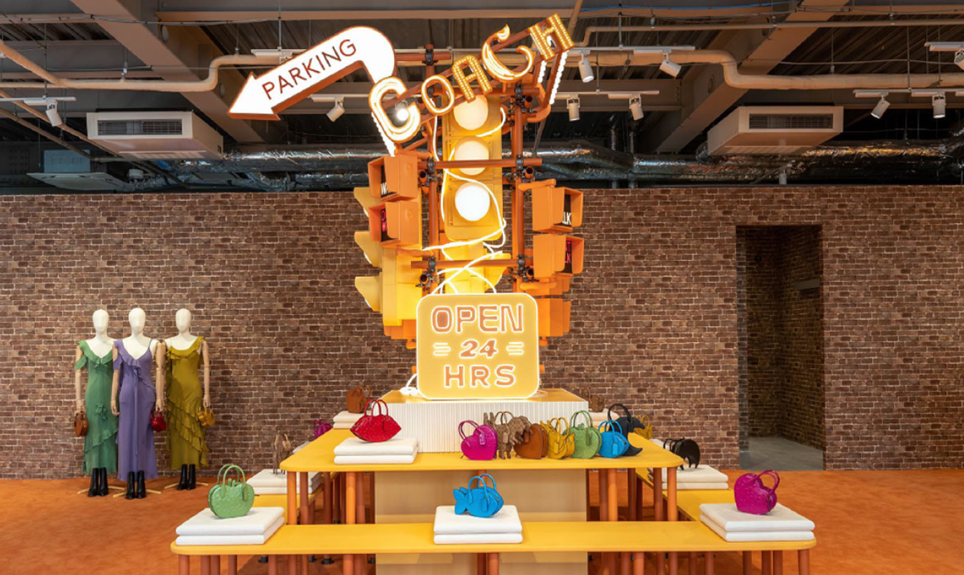 COACH #WearYourShine POP UP STOREの写真